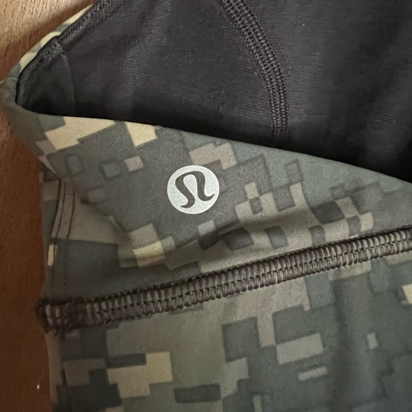 Lululemon Camo Sports Bra - Size 4 - Picture 3 of 5